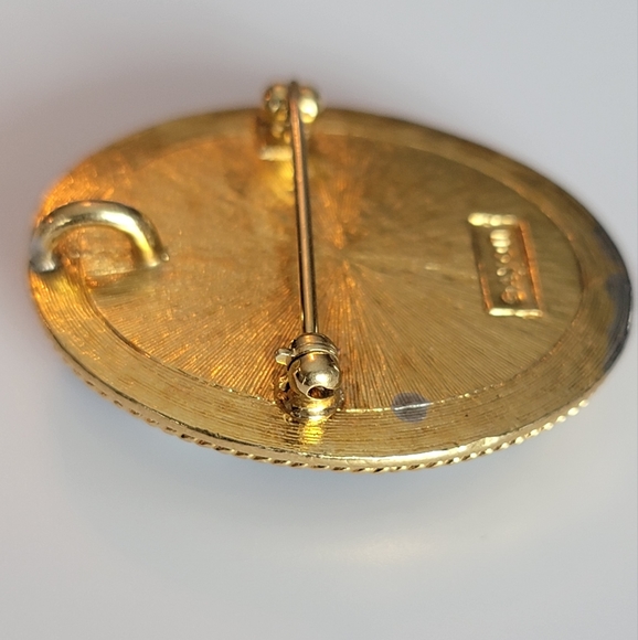 AVON cameo pendant / brooch - Picture 5 of 6